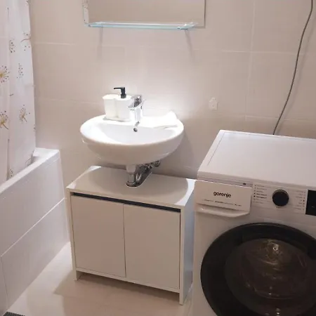 شقة 125 Family 1 Near By Heroes Square With Free Garage *