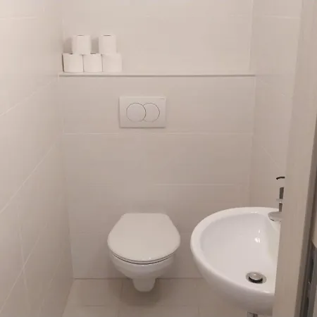 125 Family 1 Near By Heroes Square With Free Garage شقة بودابست